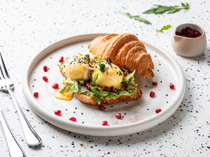 Drivu Croissant Benedict