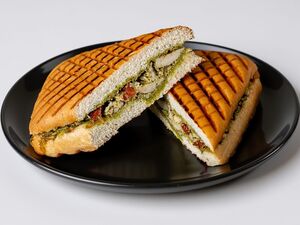 Drivu Pesto Chicken Sandwich