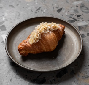 Drivu Almond Croissant