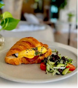 Drivu Croissant Benedict