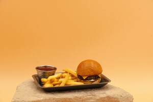 Drivu Duo sliders Beef Burger with fries