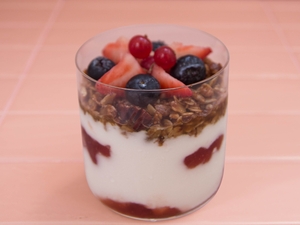 Drivu Yogurt, Granola And Berries