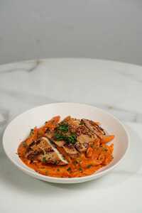 Drivu CHICKEN PENNE PASTA PINK SAUCE 