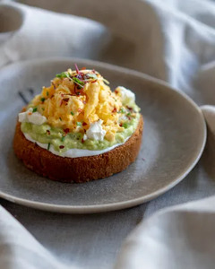 Drivu Avocado with Scrambled Eggs