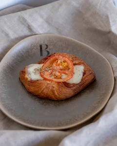 Drivu Mozarella & Tomato Danish