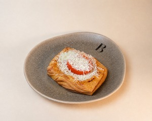 Drivu Mozarella & Tomato Danish