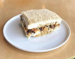 Drivu Caramel Peanut Cake