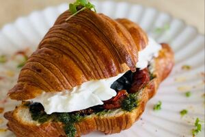 Drivu Buratta Pesto Croissant