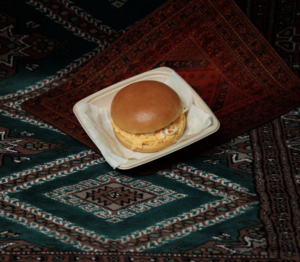 Drivu Scrambled Egg Halloumi Burger برجر بيص مخفوق و حلومي