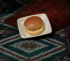 Drivu Avocado Scrambled Egg Halloumi Burger برجر افوكادو بيض مخفوق و حلومي