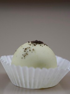 Drivu White Chocolate Oreo Truffle (1 piece)