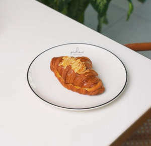 Drivu Almond Croissant