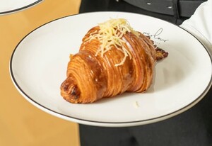 Drivu Cheese Bechamel Croissant