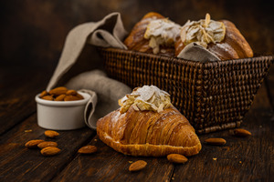 Drivu Almond Croissant