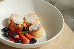 Drivu Syrniki with Berries