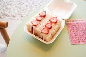 Drivu Strawberry Sando