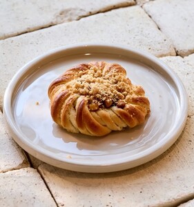 Drivu Apple Crumble Bun