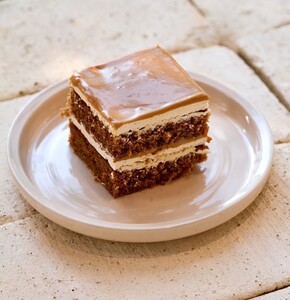 Drivu Dulce De Leche Carrot Cake