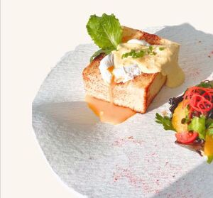 Drivu Egg Benedict in French Toast