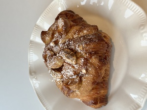 Drivu Macademia Twist Croissant