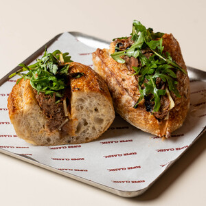 Drivu 24 H Pulled Beef Sandwich