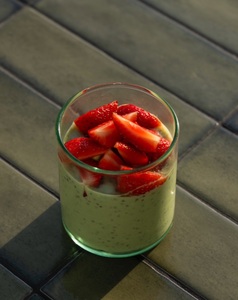 Drivu Matcha Strawberry Chia Pudding `