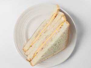 Drivu COMBO: Turkey & Cheese Sandwich, Soft Drink & Chips 