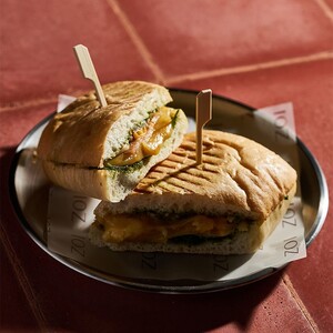 Drivu Turkey, Guacamole & Cheddar