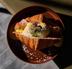 Drivu Croissant Eggs Benedict