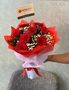 Drivu 8 Red Roses Bouquet