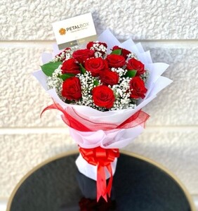 Drivu 12 Red Roses Bouquet
