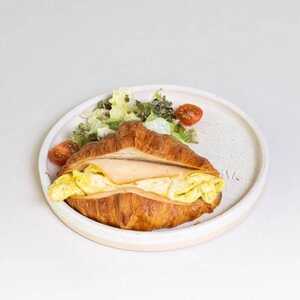 Drivu Croissant with Egg and Bacon