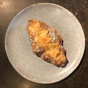 Drivu Almond & White Chocolate Croissant