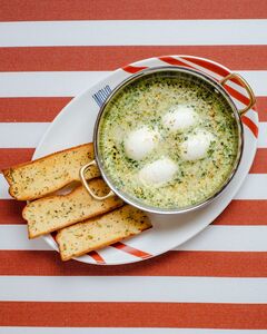 Drivu Mollet Egg Florentine