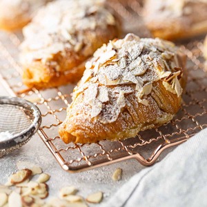 Drivu Almond Croissant