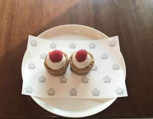 Raspberry Cheese Cake - Zero Four Specialty Coffee  dubai