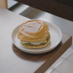 Drivu Halloumi Pesto Bun