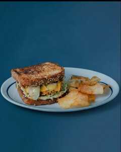 Fried Chicken Sandwich - Wave Cafe abu-dhabi