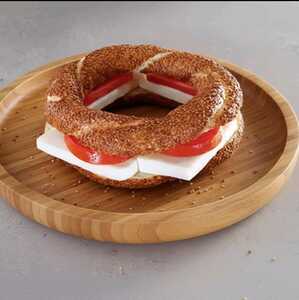 Drivu Simit Halloumi cheese & tomato 