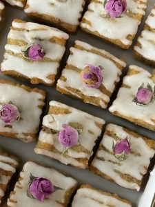 Drivu Mini Rose Cake 