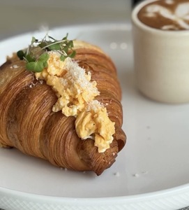 Drivu Scrambled Egg Crossiant 
