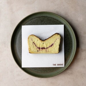 Drivu Pistachio Strawberry Burnt Cheesecake