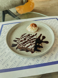 Drivu Brown with Ice Cream 