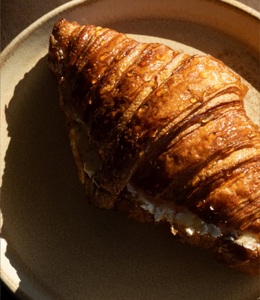 Drivu Cheese & Honey Croissant