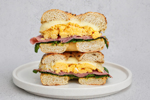 Drivu Egg Pastrami Sriracha Bagel