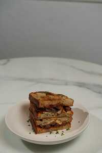 Drivu CHEESY BEEF SANDWICH