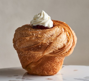 Drivu Cream Cheese & Berry Jam Cruffin
