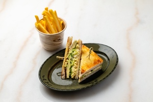 Drivu Spicy Chicken Avocado Sandwich