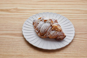 Drivu Almond Croissant