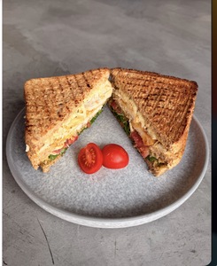 Drivu Pesto Chicken SandWich